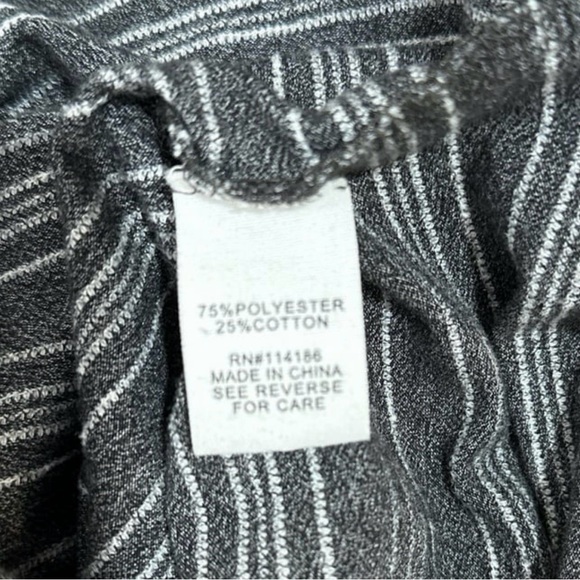 89th + Madison, Women’s Gray Shirt Size XL - Picture 7 of 7